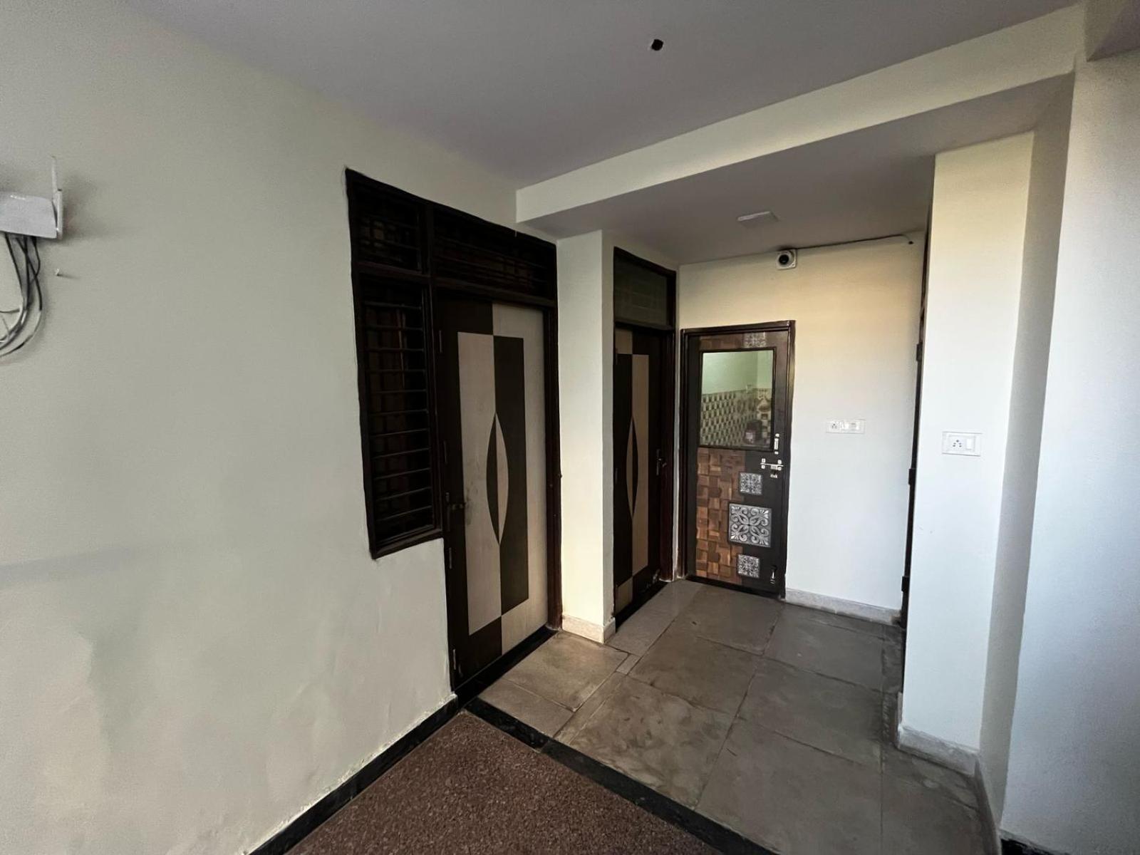 The Tree House Hotel New Delhi Exterior photo